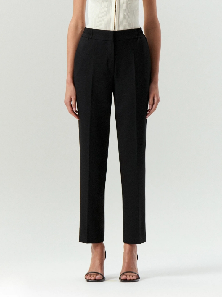 Брюки зауженного кроя с защипами ,
69% полиэстер, 29% вискоза, 2% эластан ,