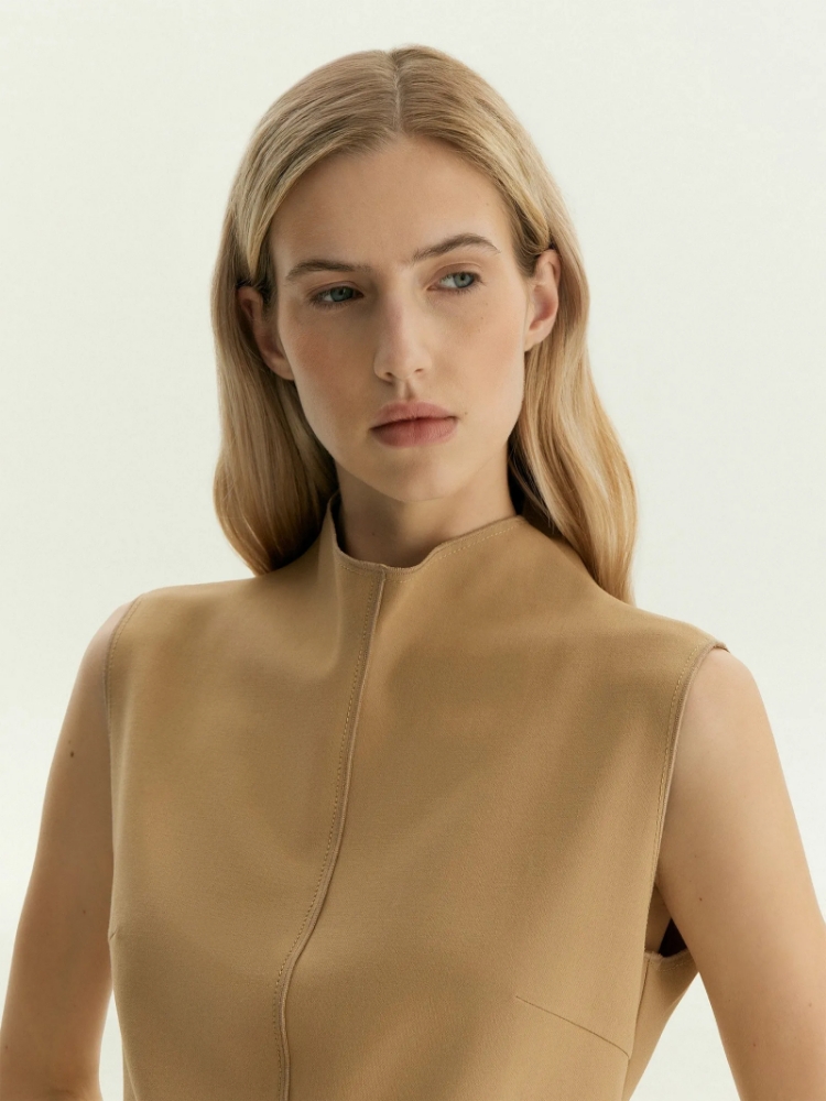 Однотонная блузка ,
60% вискоза, 37% полиэстер, 3% эластан ,