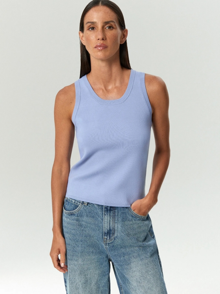 Трикотажный топ из вискозы ,
95% вискоза, 5% полиэстер ,