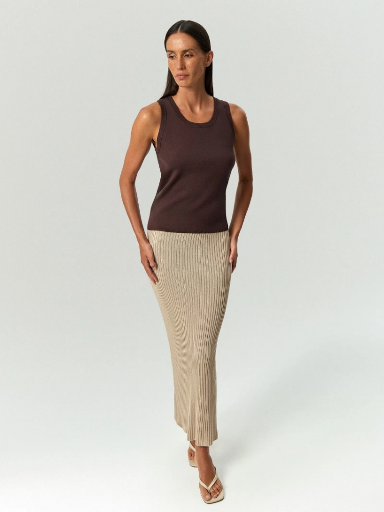 Трикотажный топ из вискозы ,
95% вискоза, 5% полиэстер ,