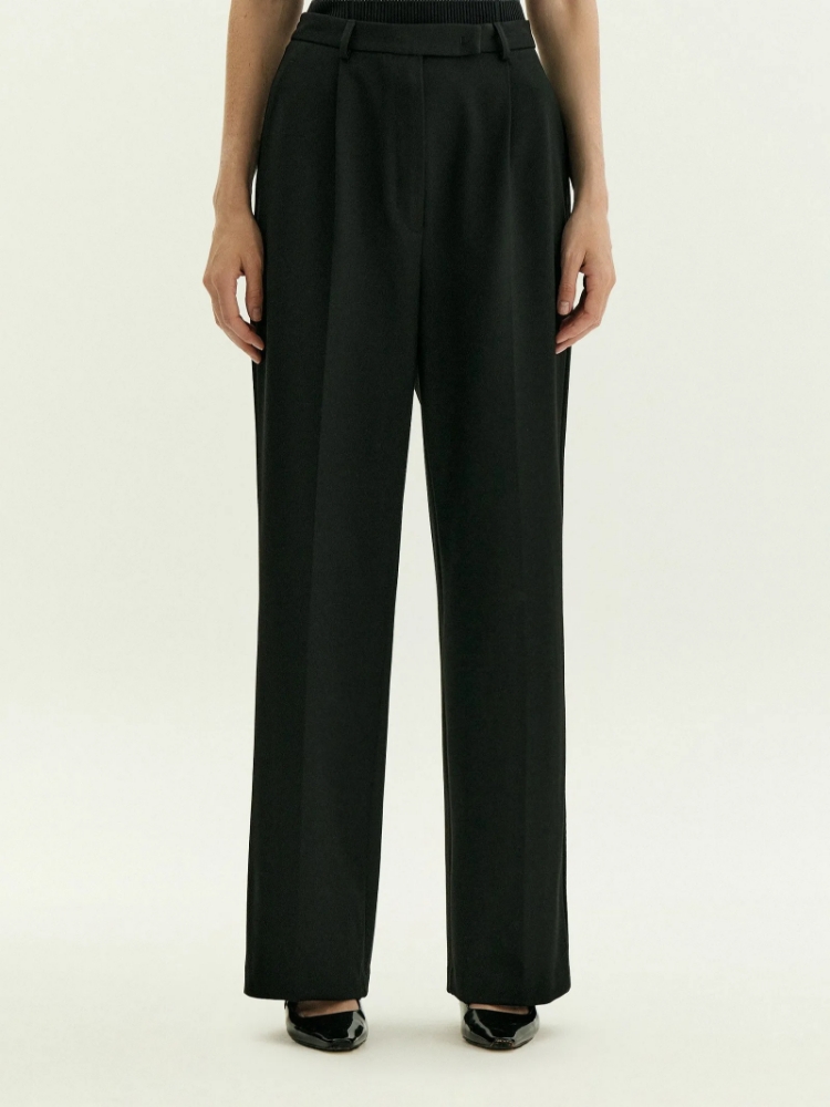 Брюки прямого кроя с защипами ,
69% полиэстер, 29% вискоза, 2% эластан ,