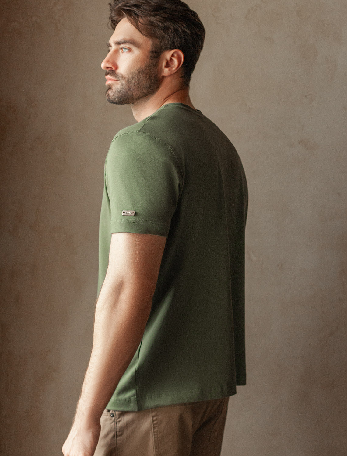 ст. цена1390руб.! VILATTE Футболка U49.045т.оливковый_горы