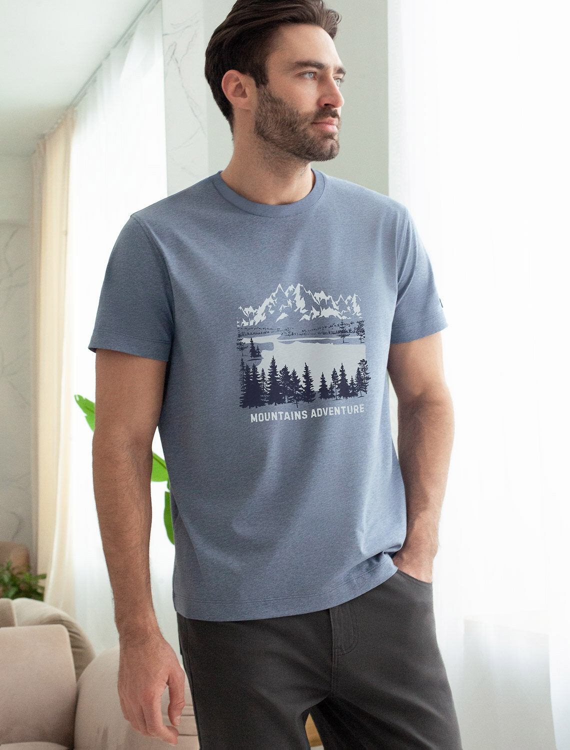 ст. цена1390руб.! VILATTE Футболка U49.045синий меланж_mountains adventure