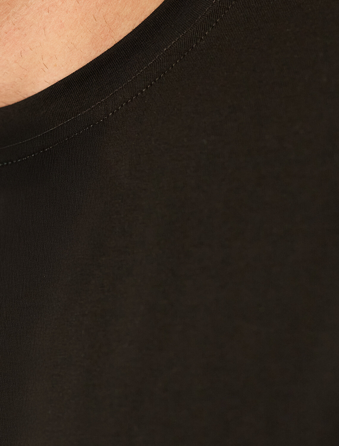 ст. цена1390руб.! VILATTE Футболка U49.045черный_shark