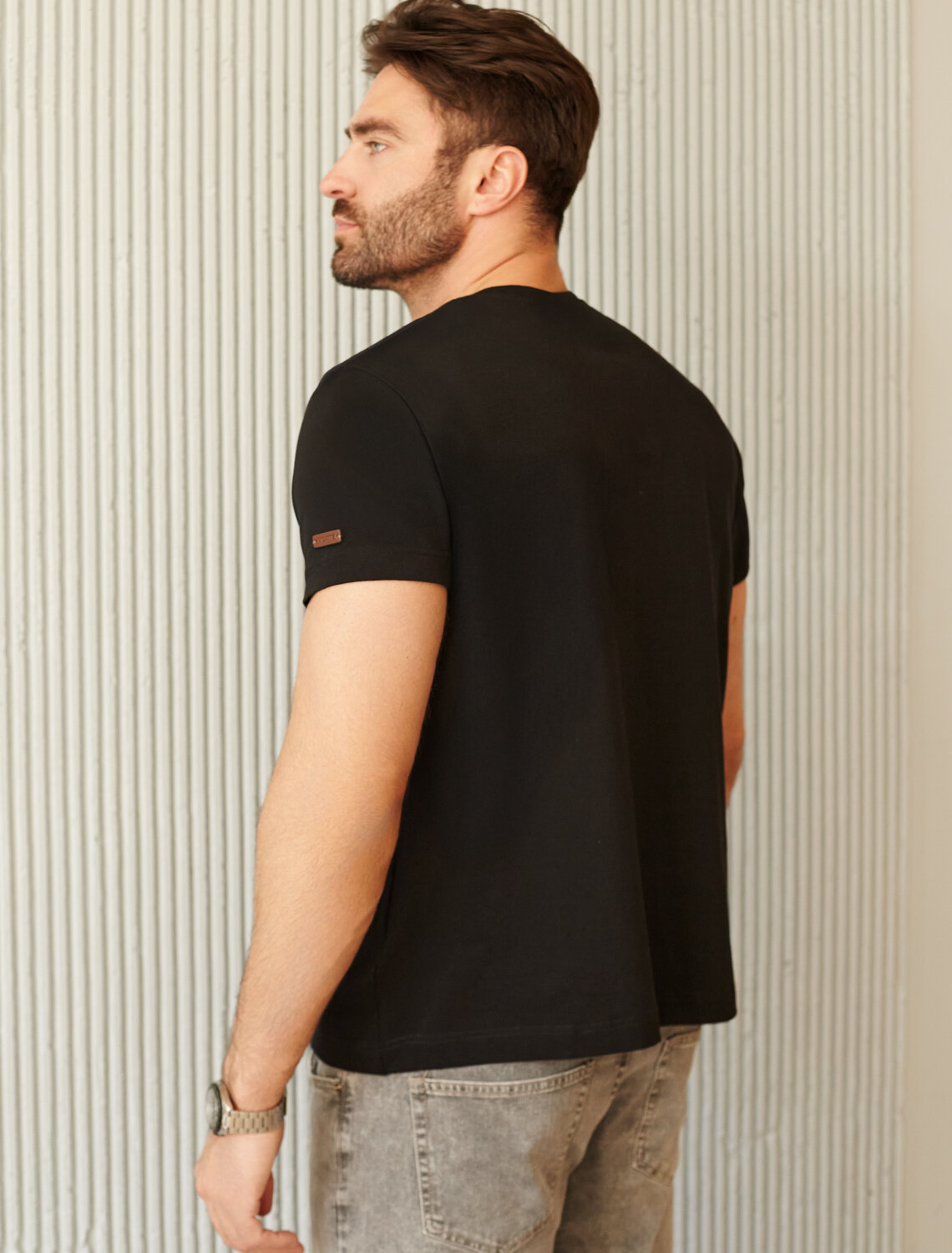 ст. цена1390руб.! VILATTE Футболка U49.045черный_shark