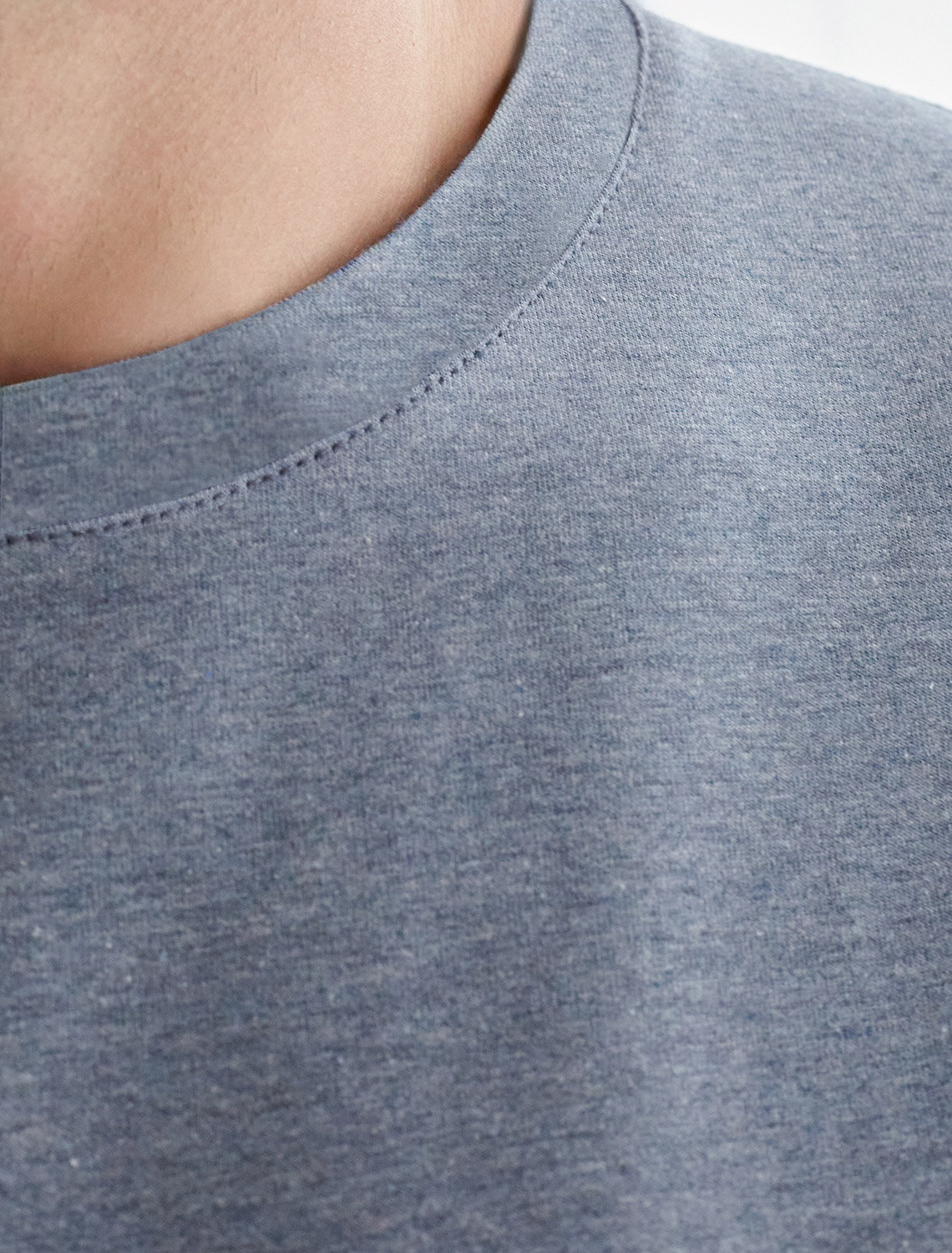 ст. цена1390руб.! VILATTE Футболка U49.045синий меланж_mountains adventure