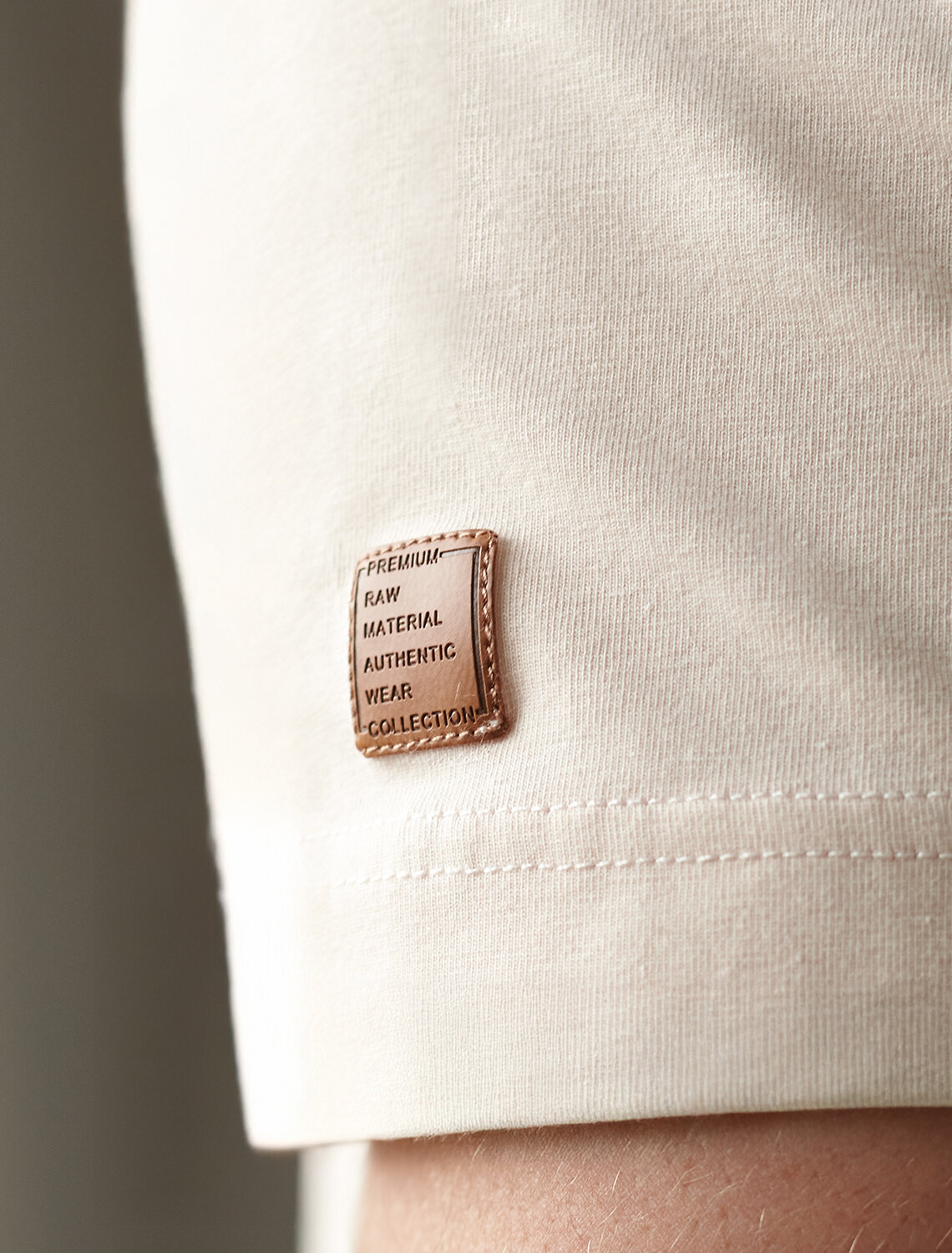 ст. цена1390руб.! VILATTE Футболка U49.045бежевый_explore