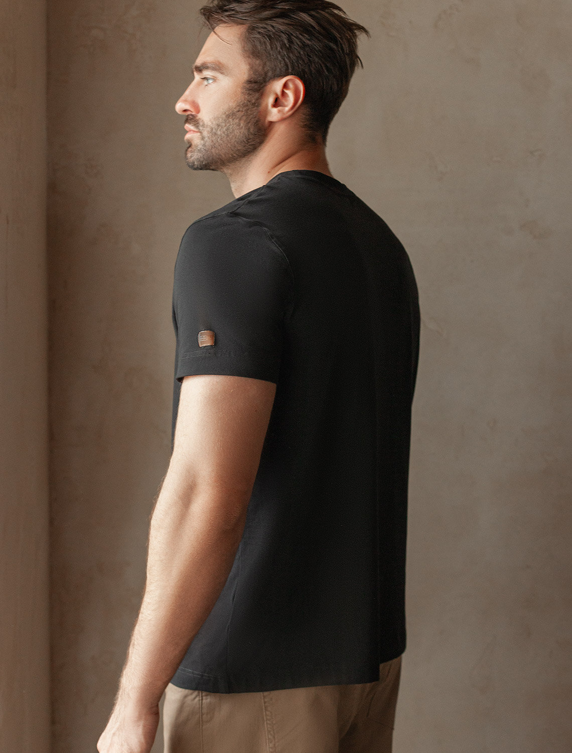 ст. цена1390руб.! VILATTE Футболка U49.045черный_wanderlust