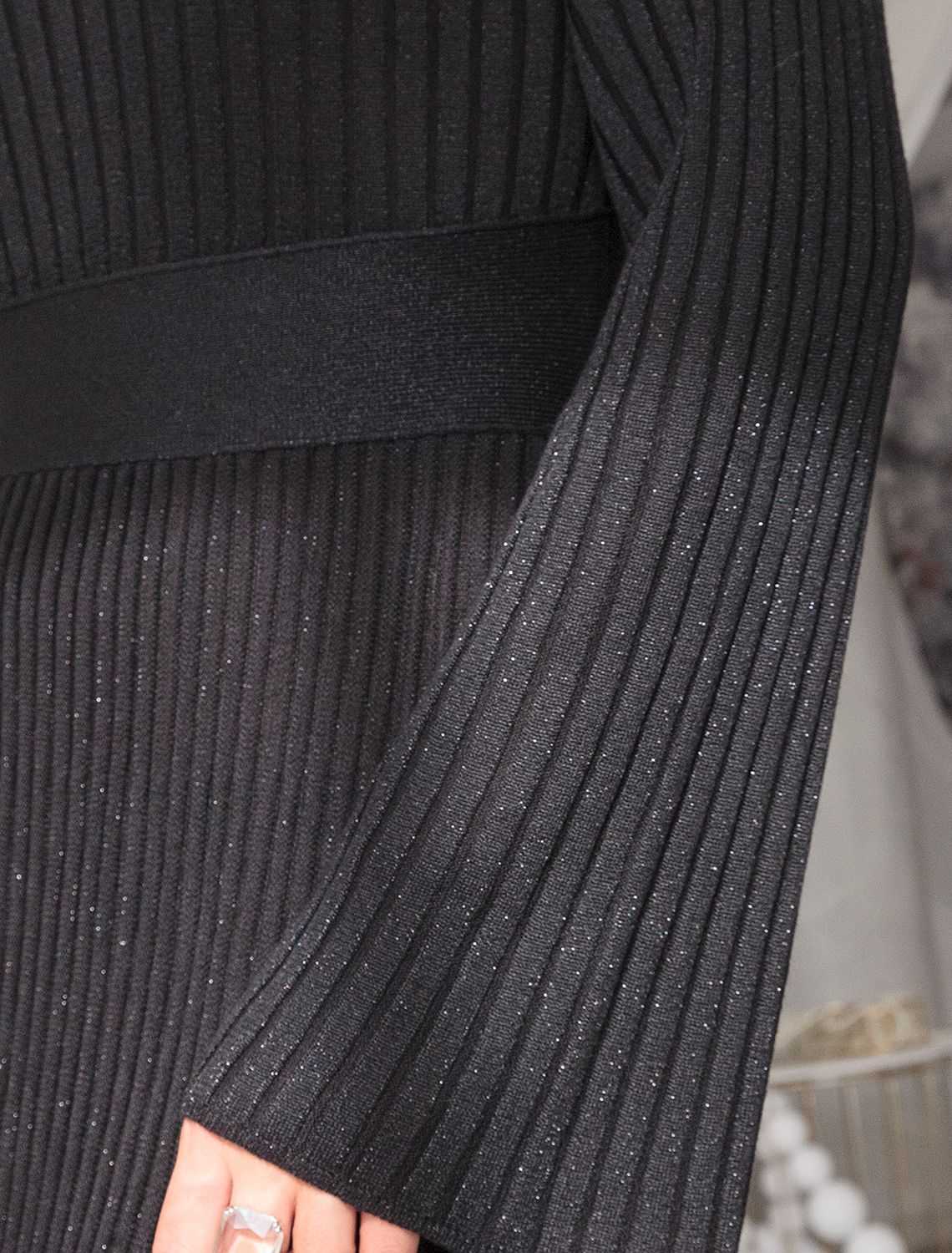 Ст.цена 2990р Платье из вискозы тонкой вязки с мягким люрексом D32.102 черный