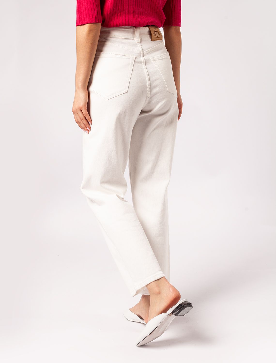 Ст.цена 2250р Укороченные джинсы из эластичного денима D54.266 белый