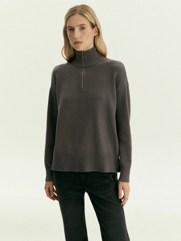 Свитер с воротником-стойкой ,
50% вискоза, 28% полиэстер, 22% нейлон ,