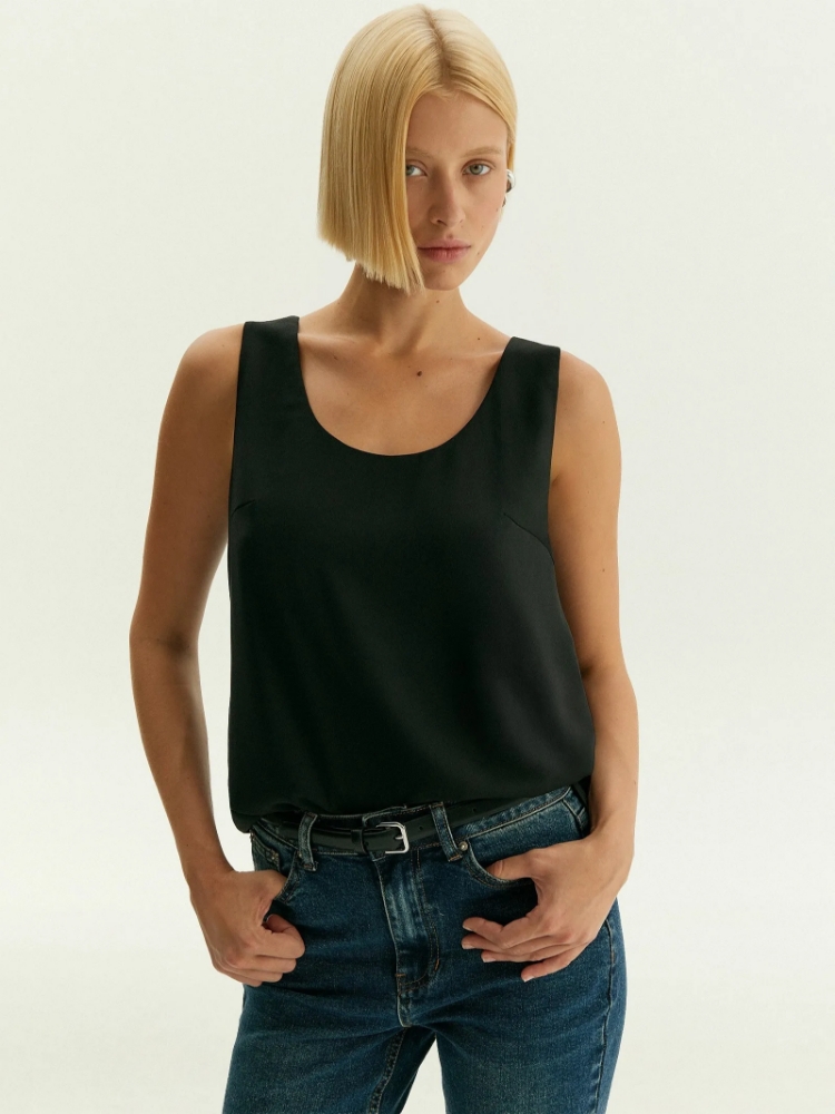 Топ с глубоким вырезом ,
77% полиэстер, 20% вискоза, 3% эластан ,