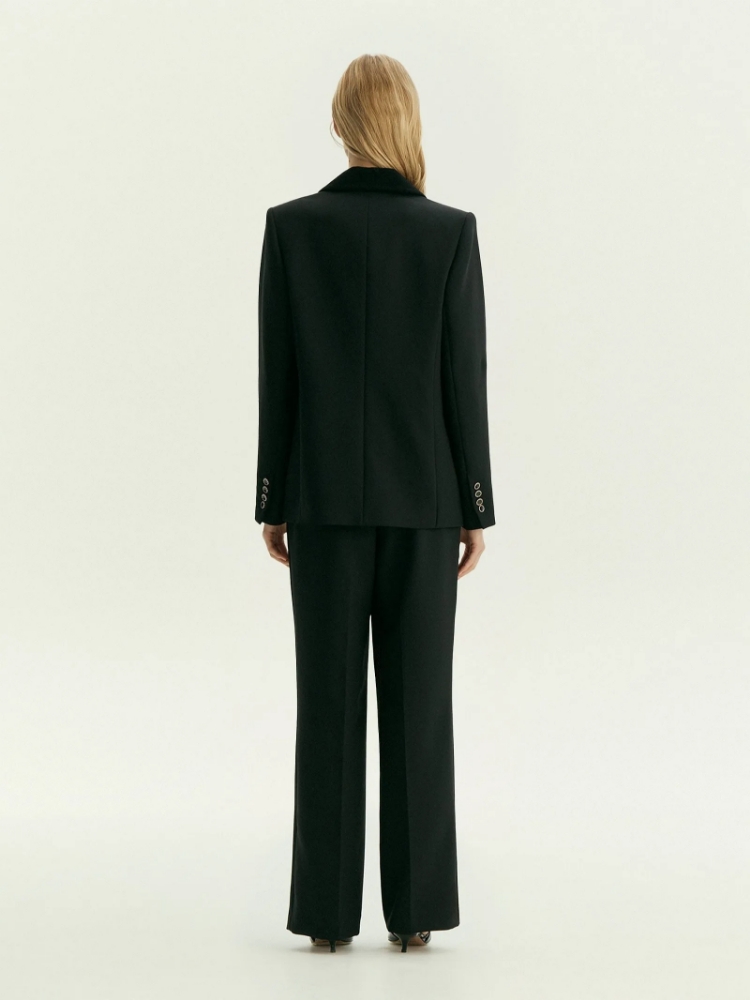 Двубортный жакет с бархатной отделкой ,
68% полиэстер, 27% вискоза, 5% эластан ,