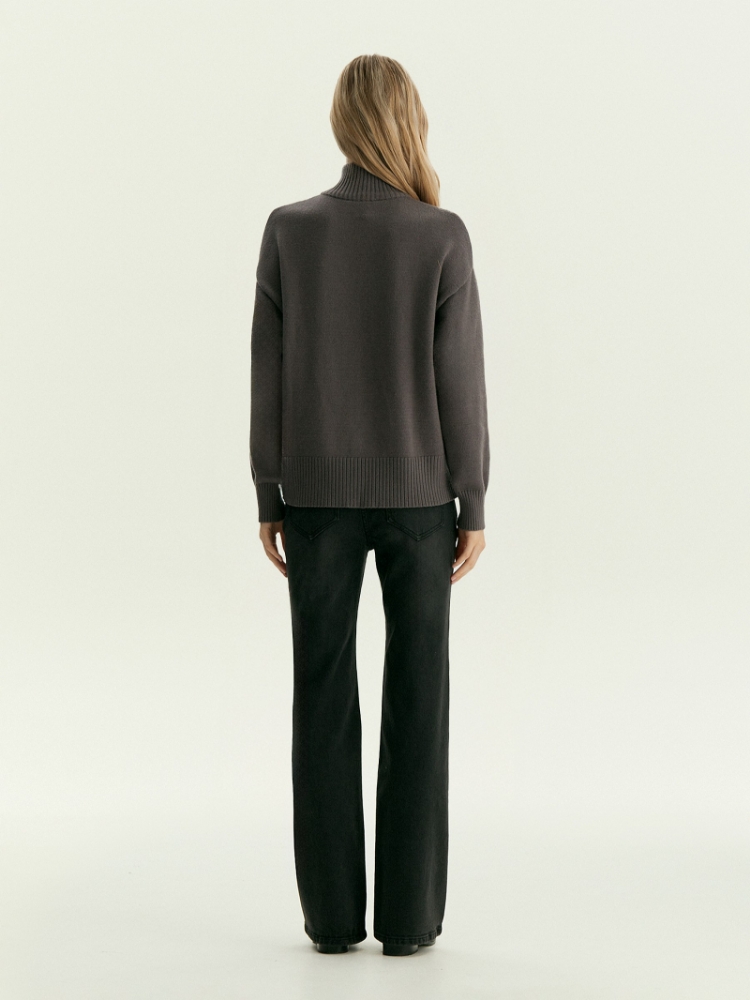 Свитер с воротником-стойкой ,
50% вискоза, 28% полиэстер, 22% нейлон ,