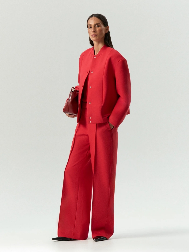 Брюки широкого кроя на резинке ,
71% полиэстер, 24% вискоза, 5% эластан ,