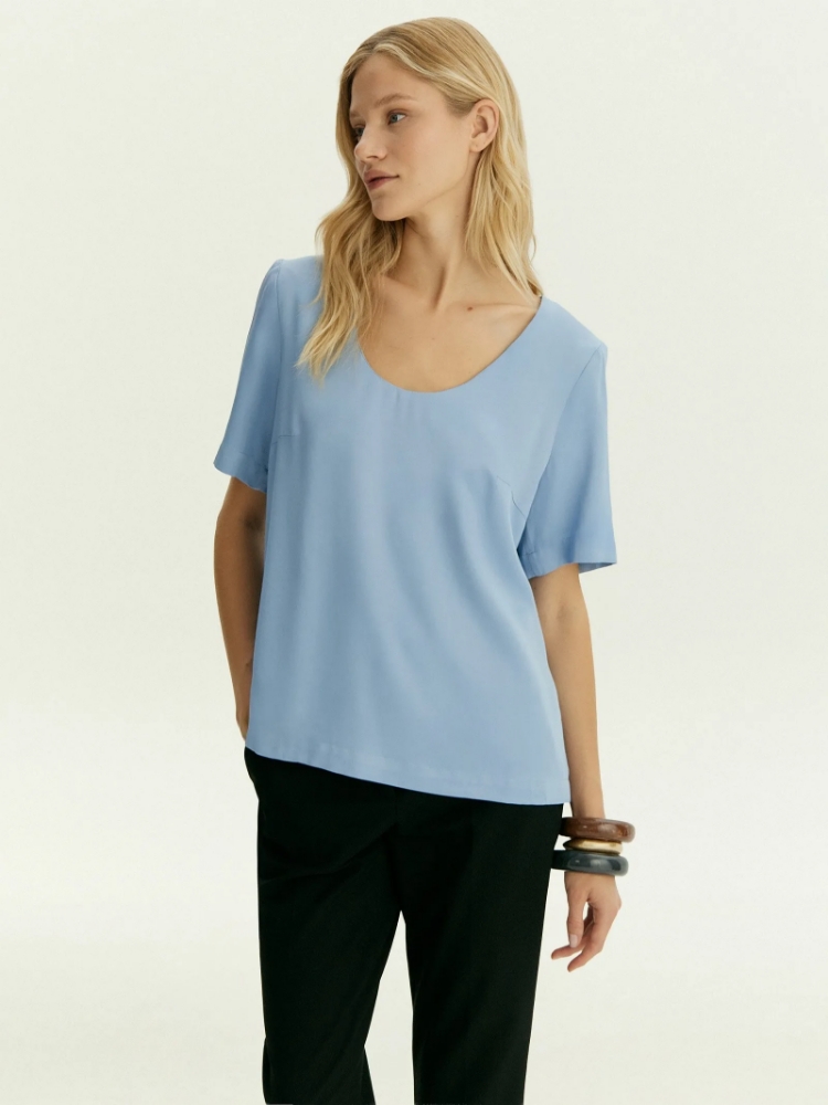 Блузка из 100% вискозы с вырезом ,
100% вискоза ,