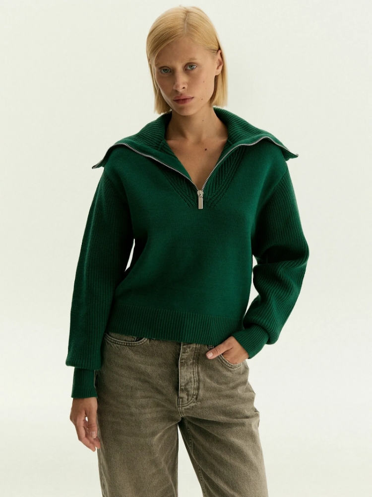 Свитер с отложным воротником ,
50% вискоза, 28% полиэстер, 22% нейлон ,