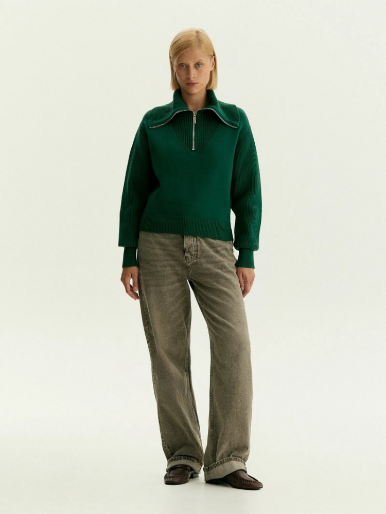 Свитер с отложным воротником ,
50% вискоза, 28% полиэстер, 22% нейлон ,