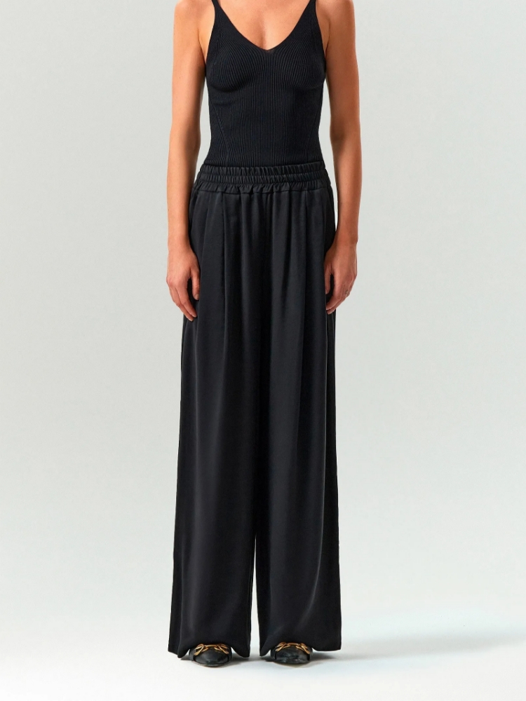 Брюки широкого кроя из вискозы ,
93% вискоза, 7% полиэстер ,