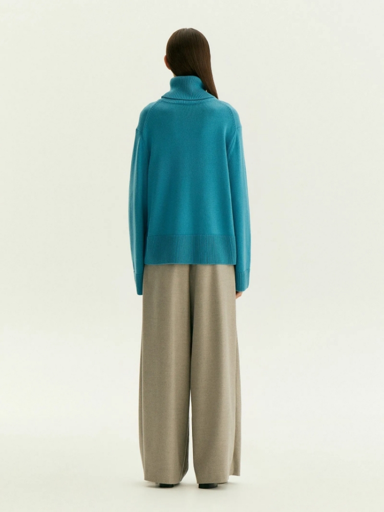 Свитер с высоким воротником из смесовой шерсти ,
40% полиэстер, 20% шерсть, 20% нейлон, 20% акрил ,