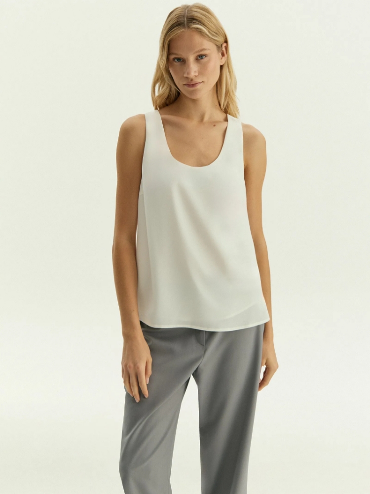 Топ с глубоким вырезом ,
77% полиэстер, 20% вискоза, 3% эластан ,