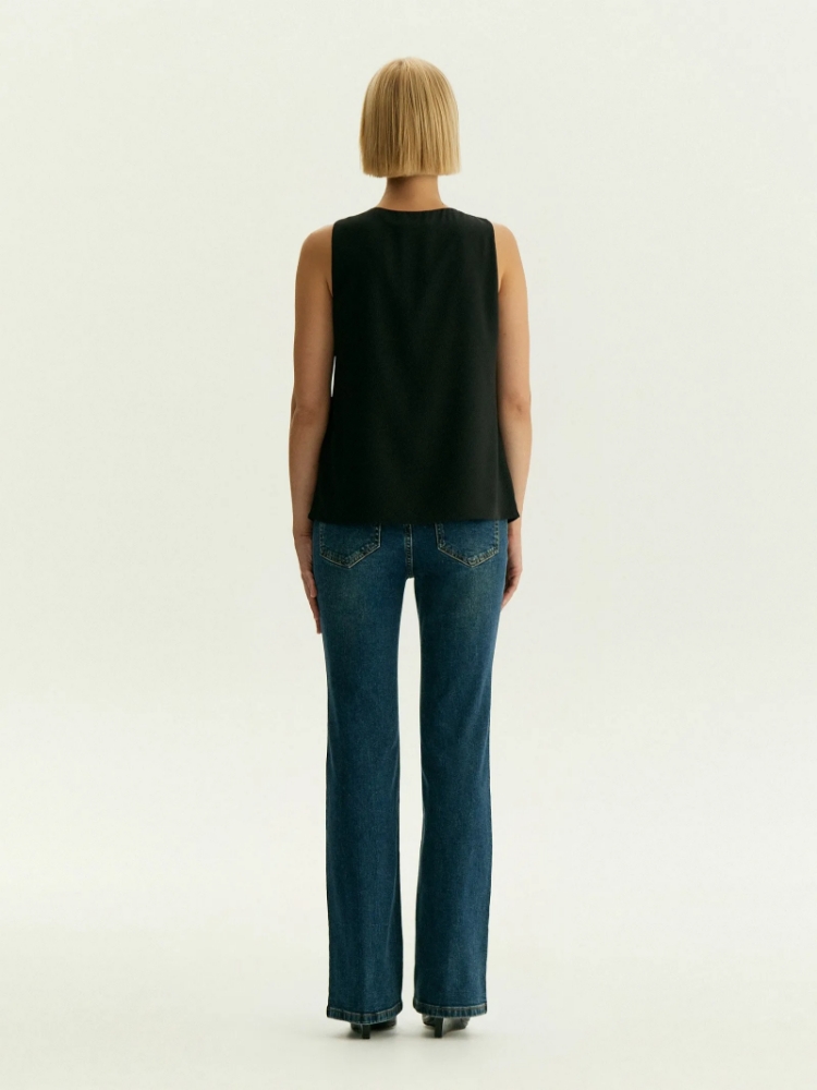 Топ с глубоким вырезом ,
77% полиэстер, 20% вискоза, 3% эластан ,