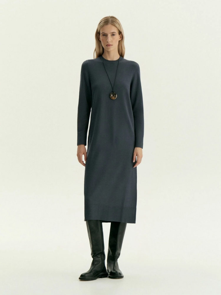 Трикотажное платье из вискозы ,
72% вискоза, 28% полиэстер ,