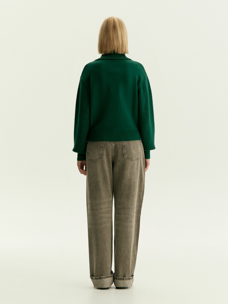 Свитер с отложным воротником ,
50% вискоза, 28% полиэстер, 22% нейлон ,