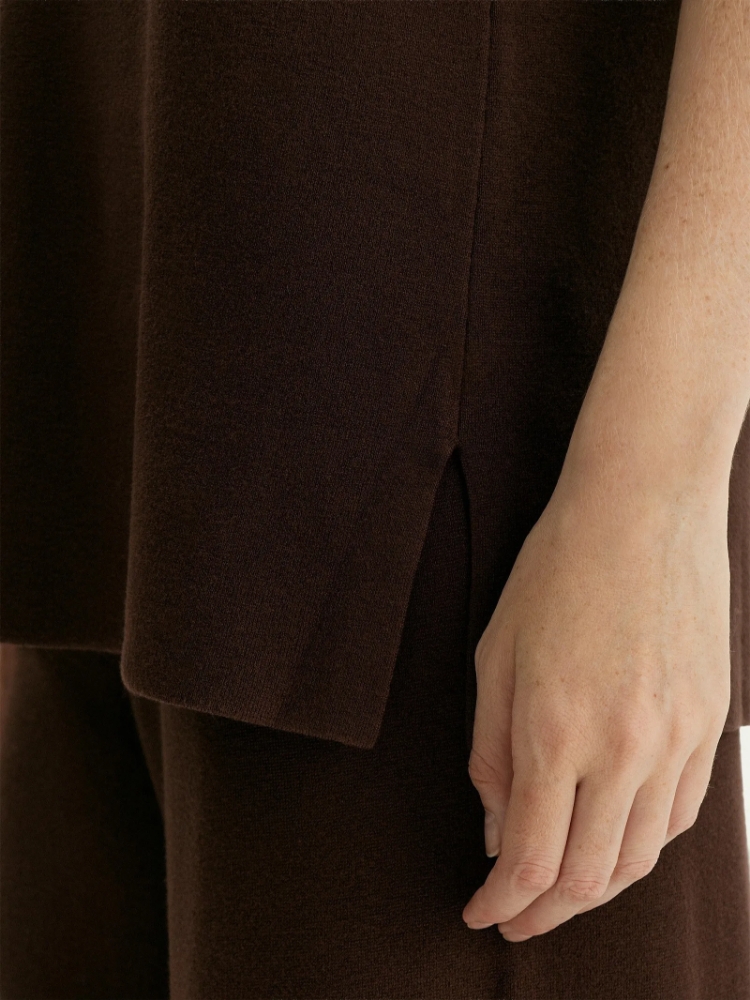 Трикотажный топ ,
77% вискоза, 23% эластан ,