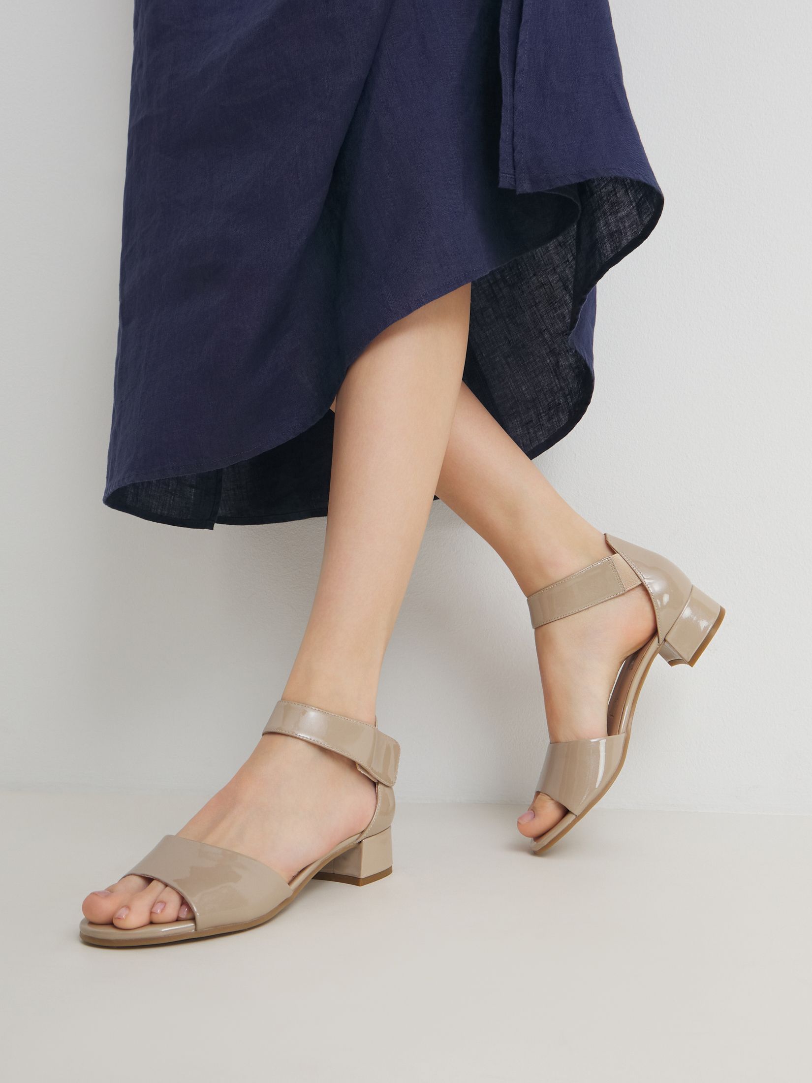 4104 р. 7200 р. Босоножки CAPRICE CARLA