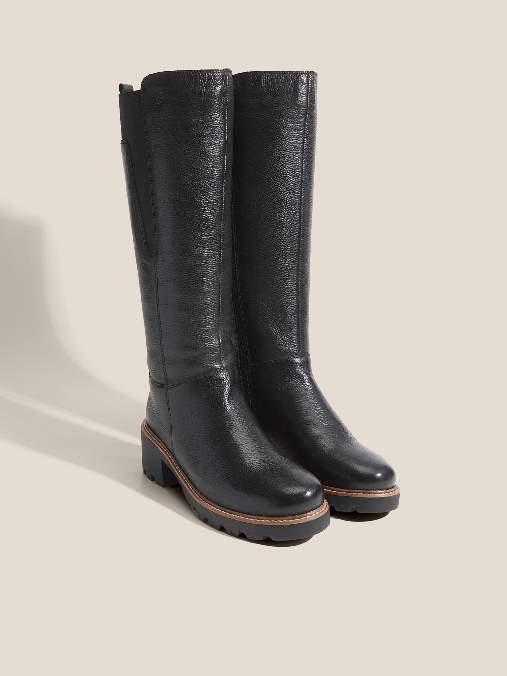 10545 р. <s>18500 р. Женские сапоги CAPRICE FREDERIKE