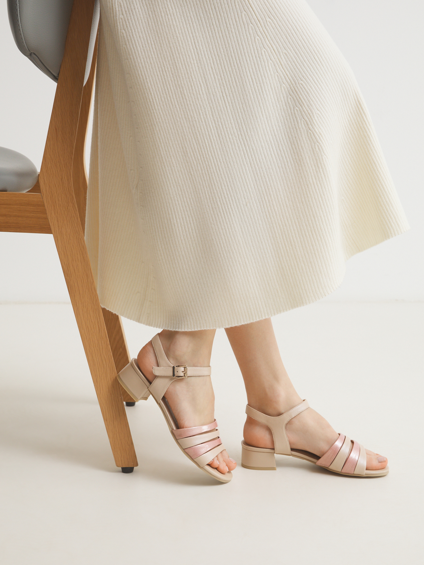 4104 р. 7200 р. Босоножки CAPRICE CARLA