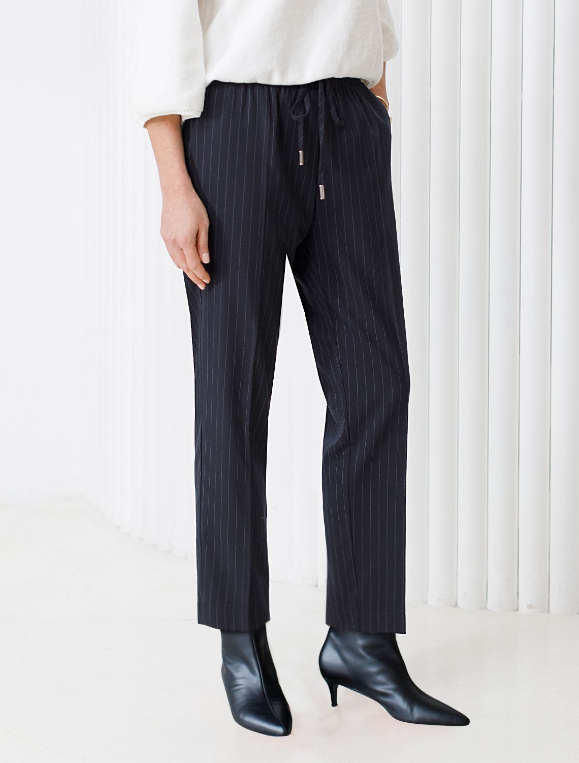 Брюки с поясом на резинке из премиальной поливискозы с эластаном