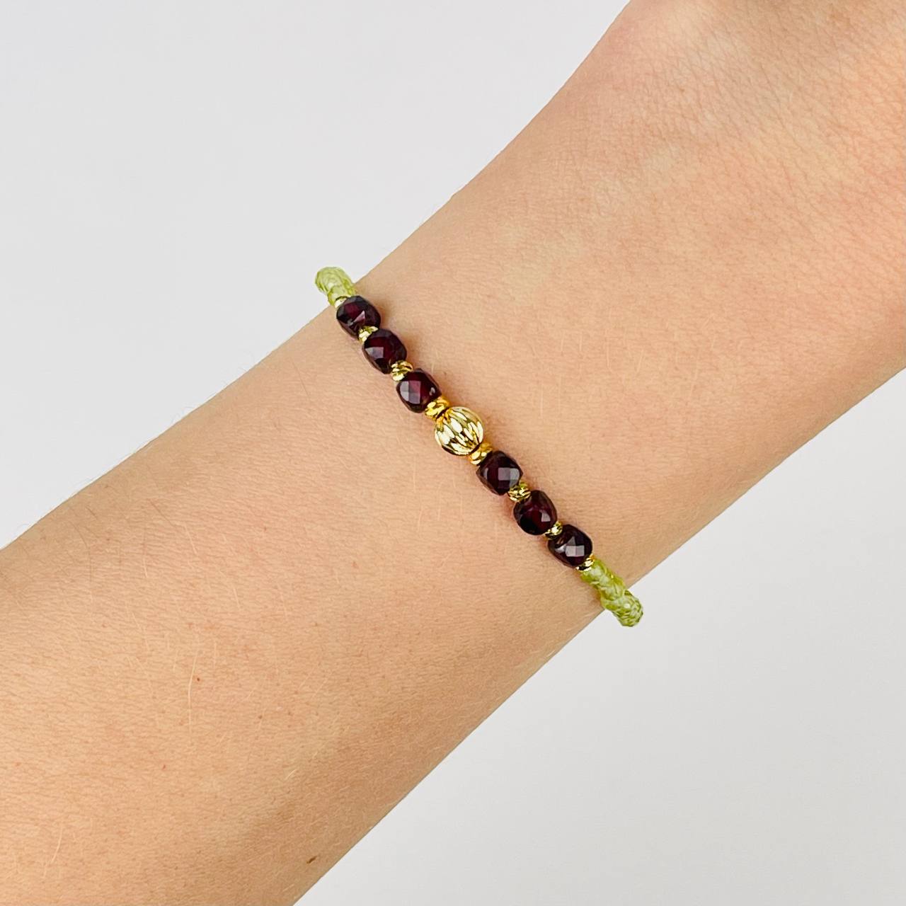 Радуга Самоцветов Браслет из Хризолита и Граната (Пироп)