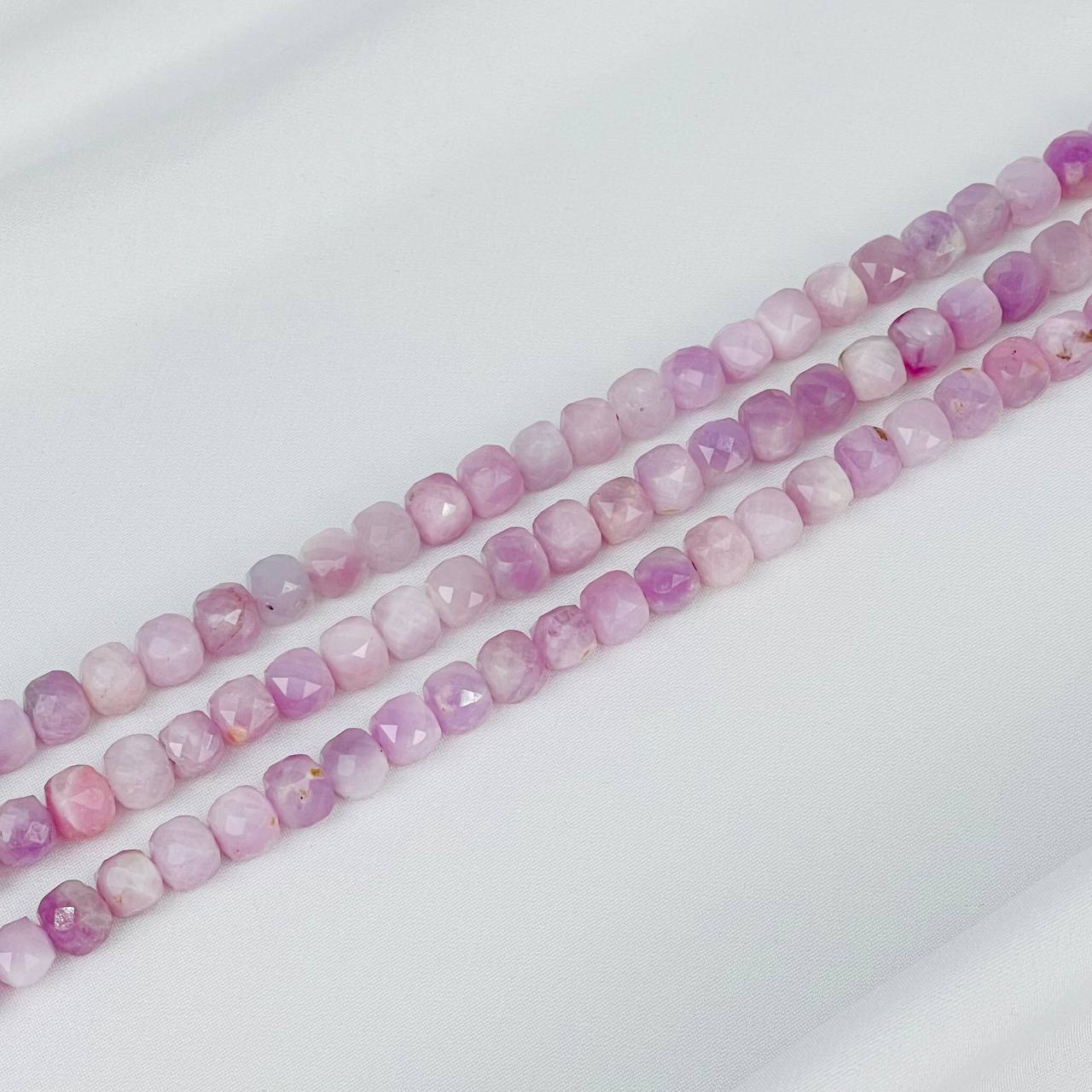 Радуга Самоцветов Бусины для украшений из Кунцита (58 бусин)