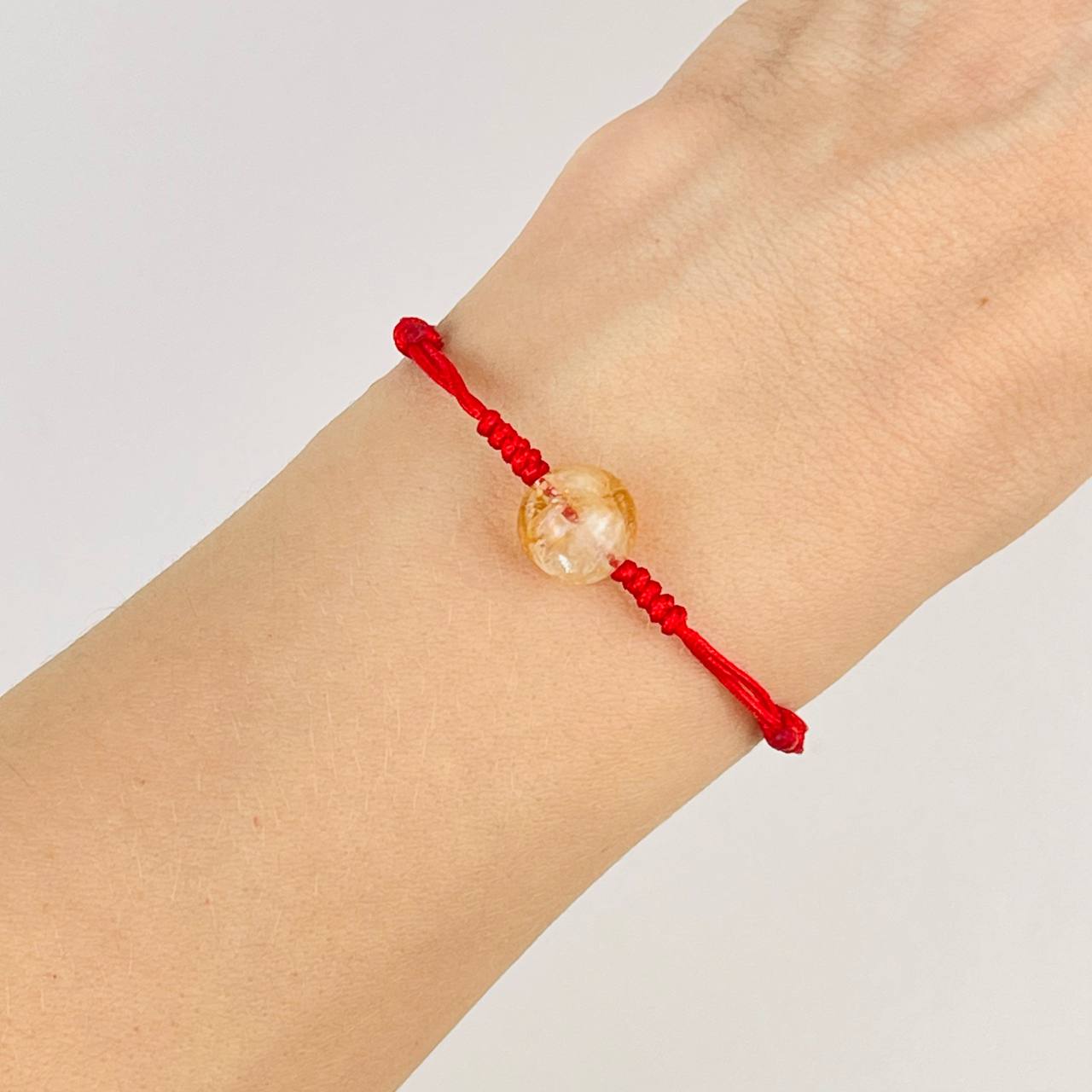 Радуга Самоцветов Защитный браслет Красная нить с Цитрином