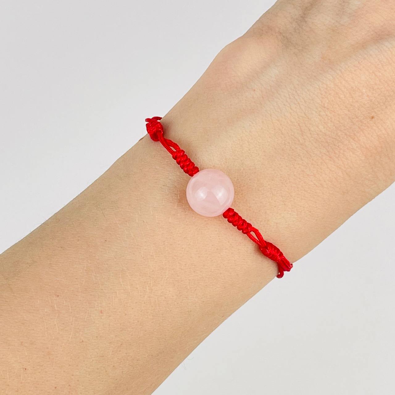 Радуга Самоцветов Защитный браслет Красная нить с Розовым кварцем