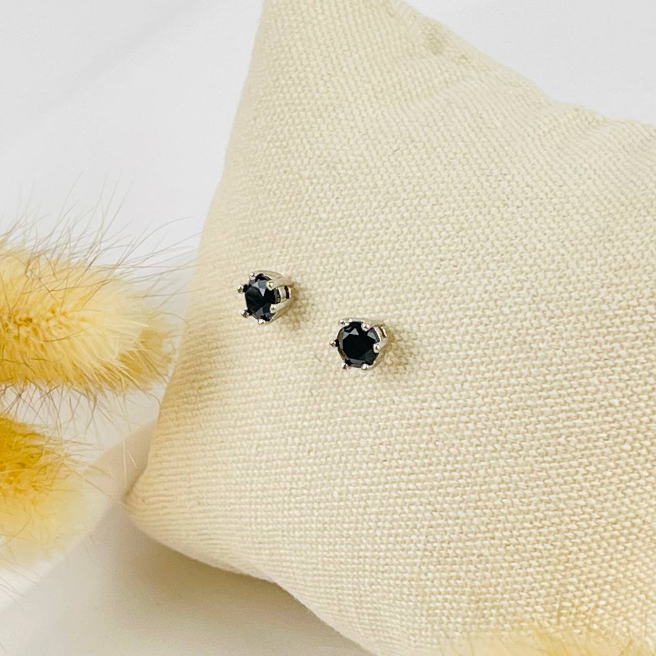 Радуга Самоцветов Серьги-пусеты с камнем Шпинель