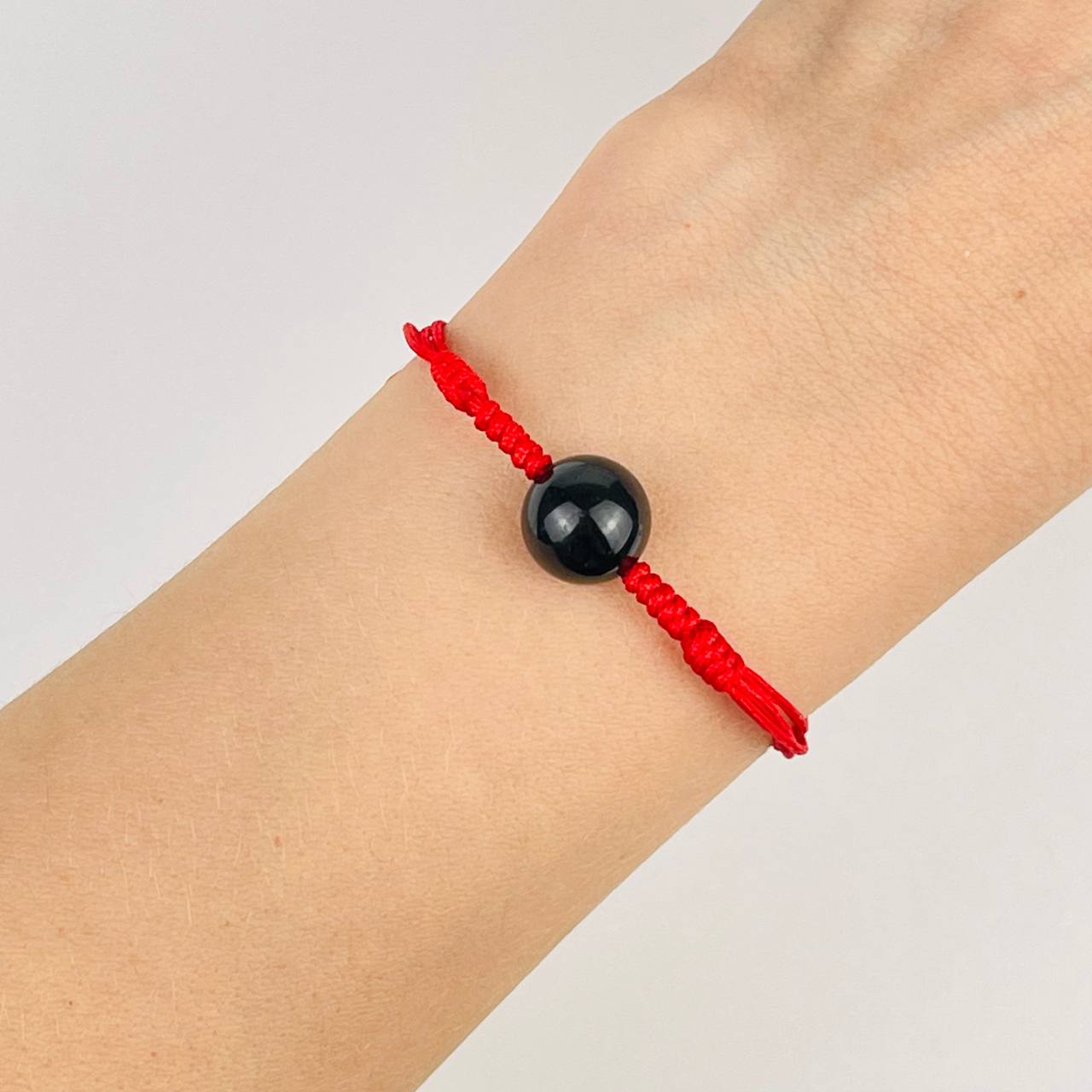 Радуга Самоцветов Защитный браслет Красная нить с черным Турмалином