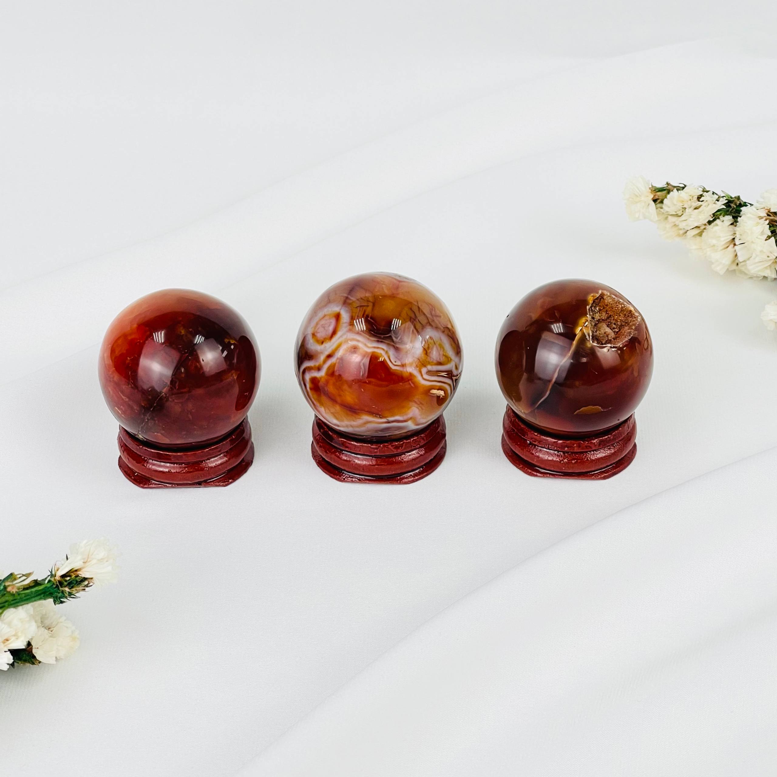 Радуга Самоцветов Шар из Сердолика на подставке