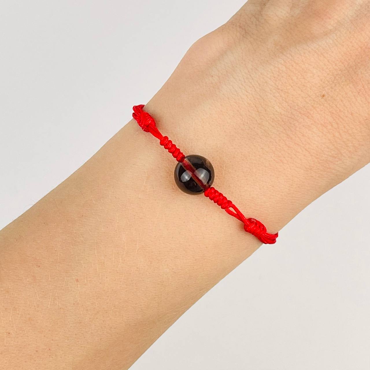 Радуга Самоцветов Защитный браслет Красная нить с Раухтопазом