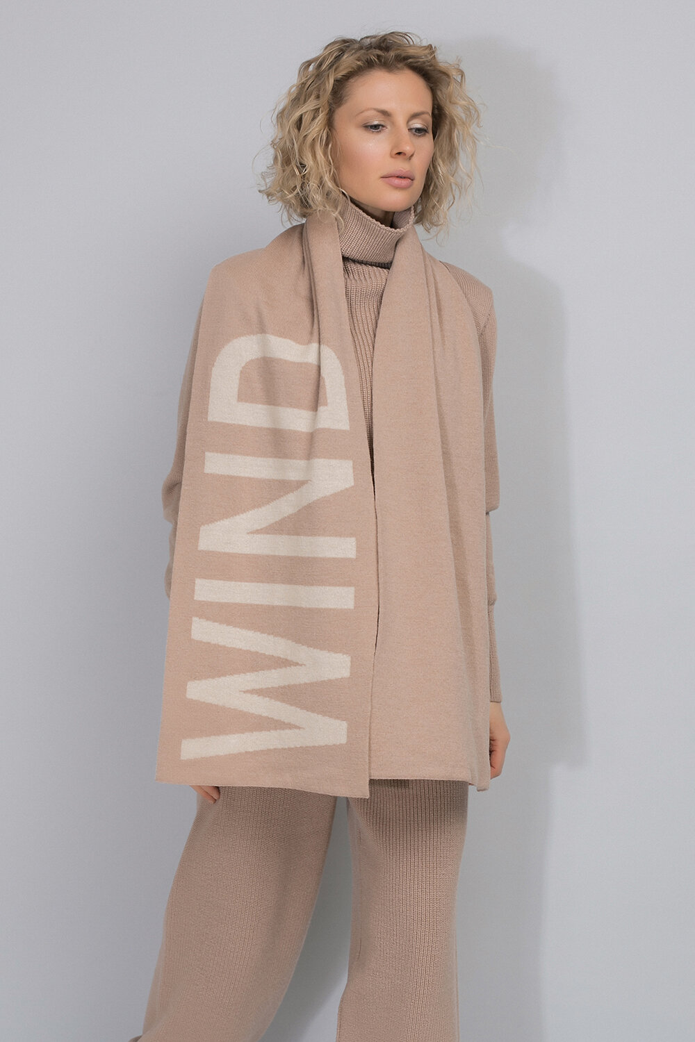 ст. цена1584руб.! VERY NEAT Шарф ЕВ 15001/шбежево-розовый, слоновая кость