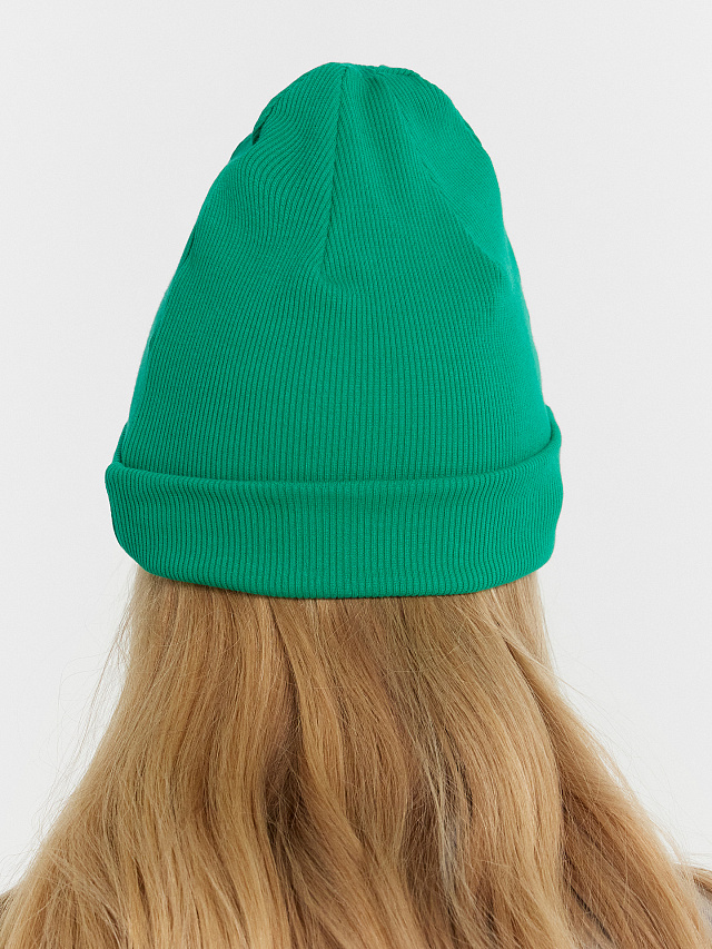 Шапка женская бини в зеленом оттенке