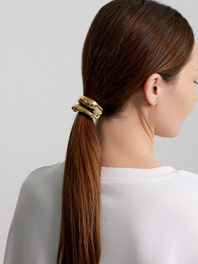 Резинка для волос с декоративной деталью