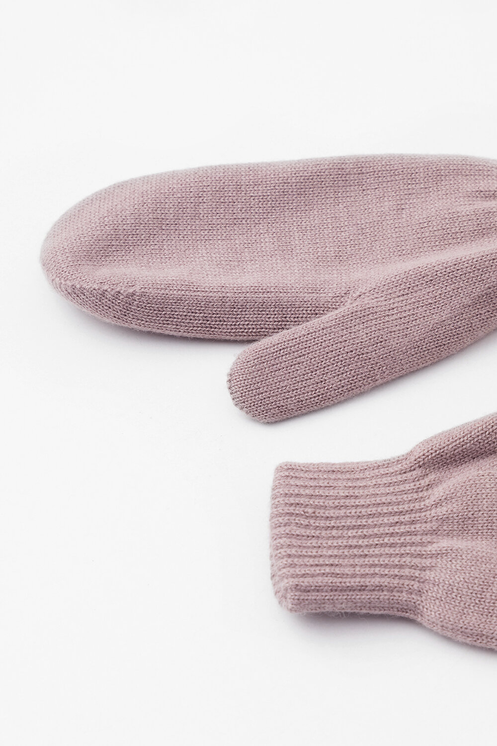 ст. цена715руб.! VERY NEAT Варежки ЕВ 10002/24шпудра