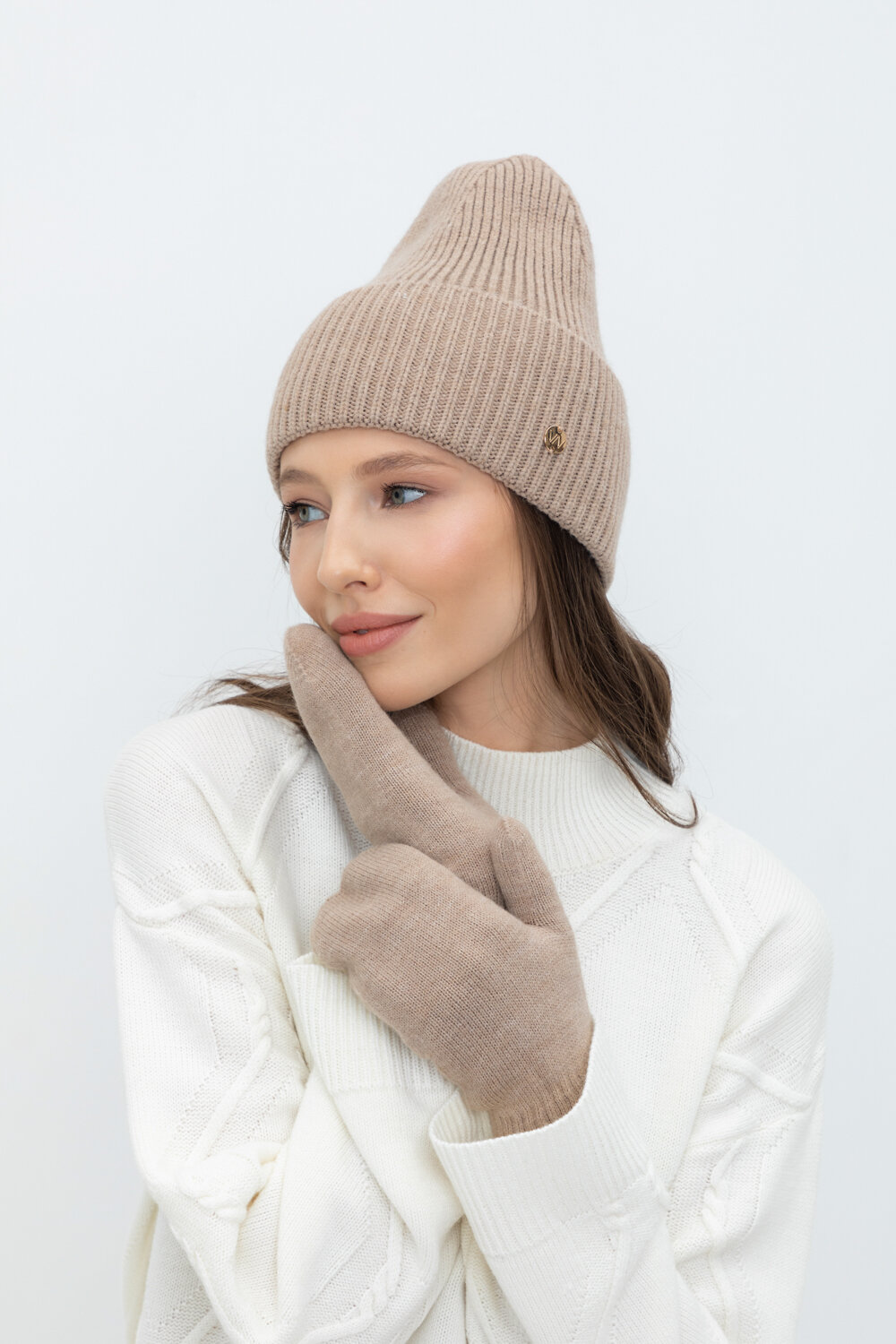 ст. цена1375руб.! VERY NEAT Шапка ЕВ 205/24шбежевый