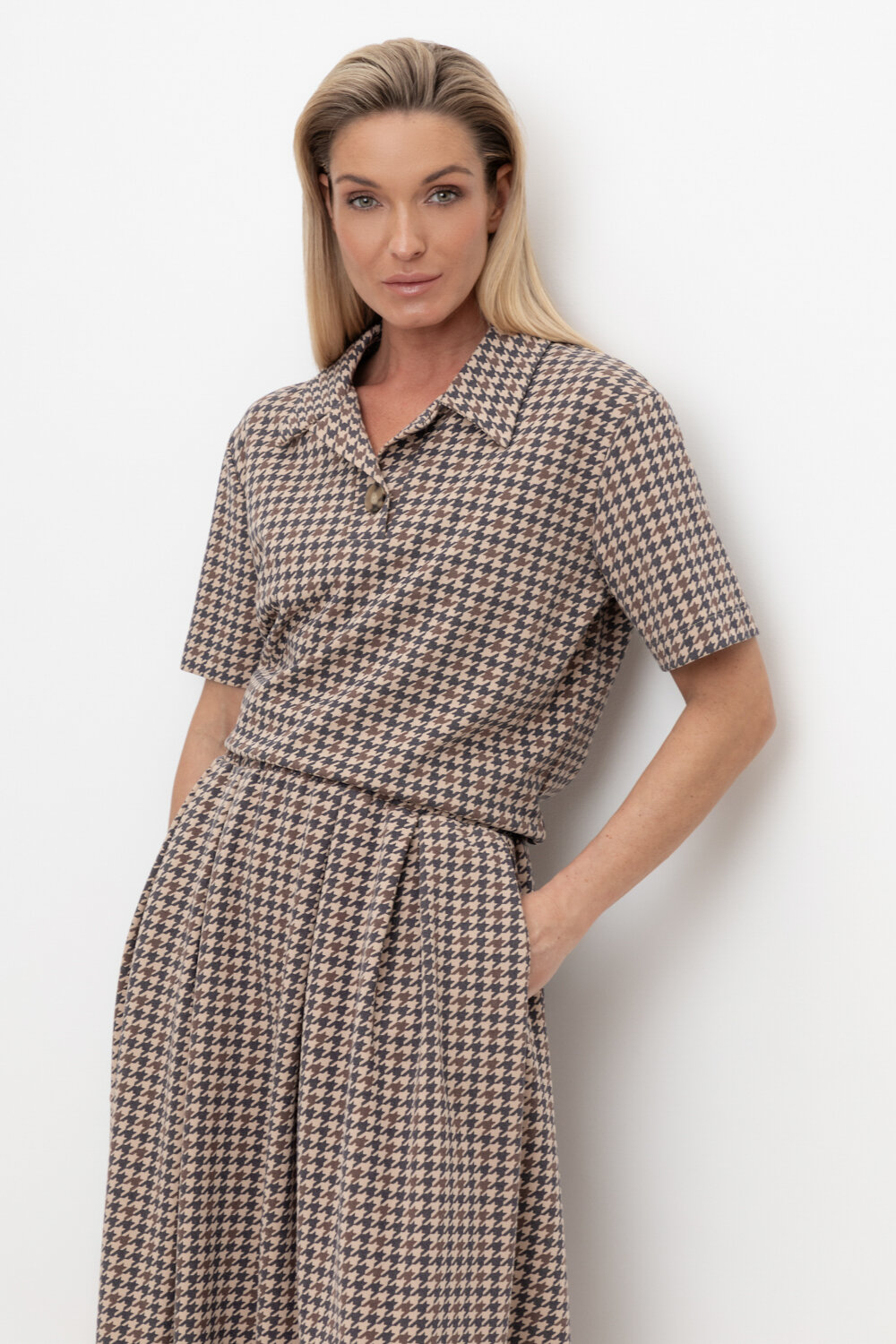 ст. цена2200руб.! VERY NEAT Фуфайка ЕВТ 3242кунжут, гусиная лапка