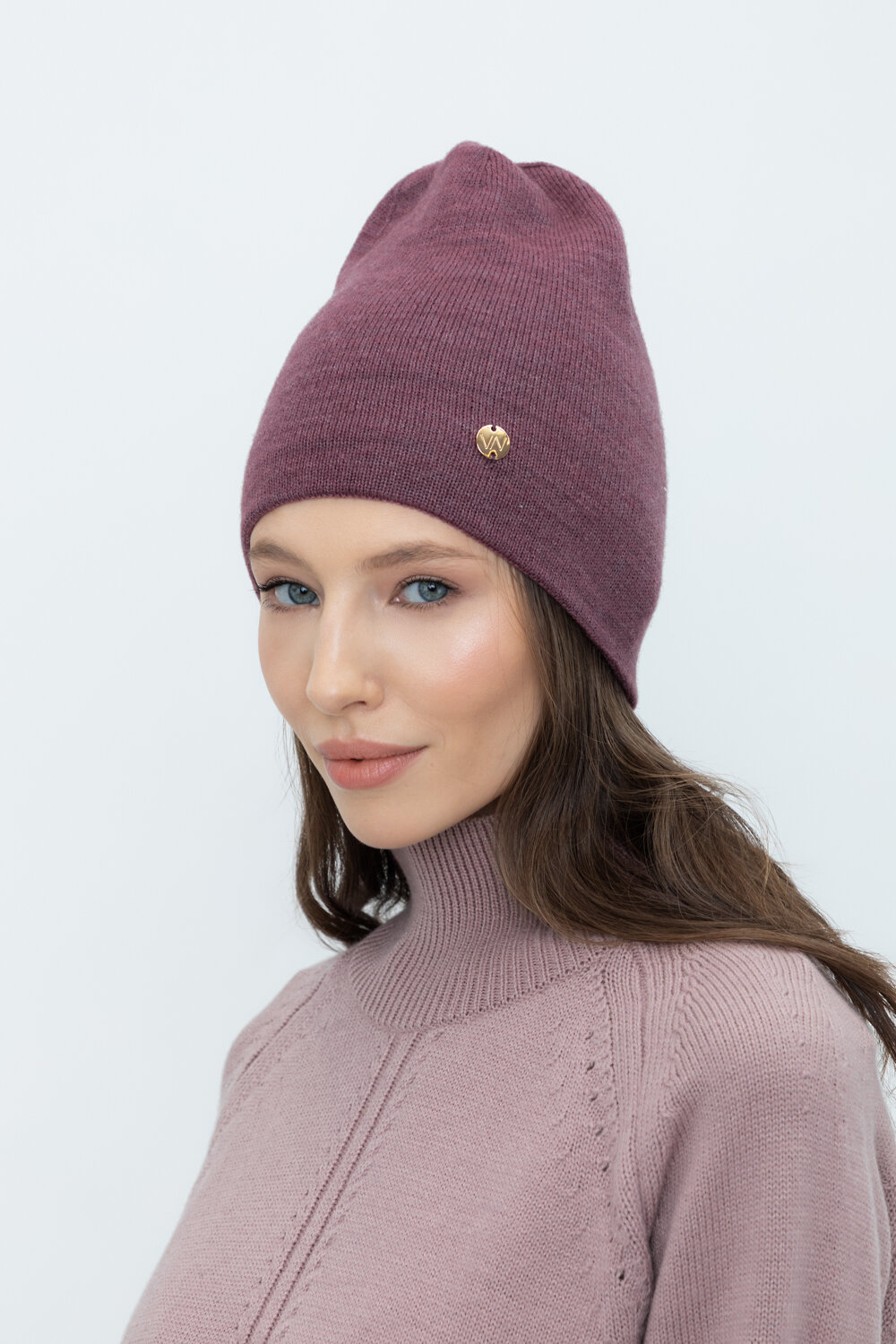 ст. цена1265руб.! VERY NEAT Шапка ЕВ 207/24шсветлая слива