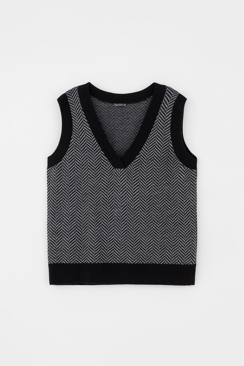 ст. цена2695руб.! VERY NEAT Жилет ЕВ 30116/24шчерный