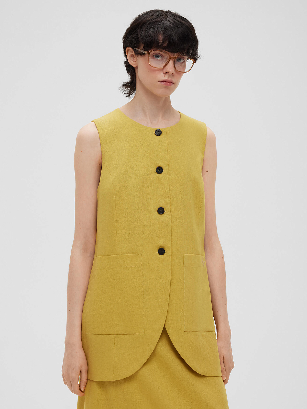 Жилет на пуговицах с карманами из льняной ткани 0188, желтый
